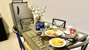 Daily cooked-to-order breakfast (USD 10 per person)