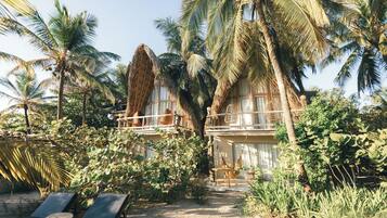 1 bedroom, hypo-allergenic bedding, minibar, in-room safe