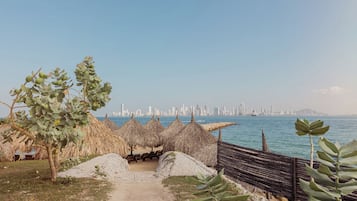 私人海灘、躺椅、太陽傘、沙灘巾