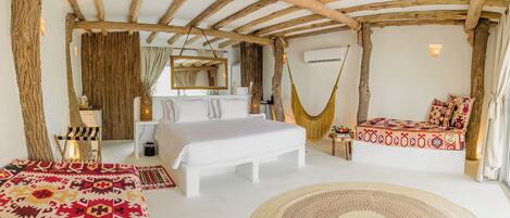 Deluxe Suite, Multiple Beds, Balcony, Sea View