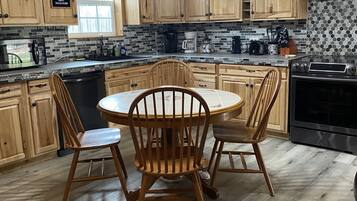 Frigorífic, microones, forn i placa de cuina