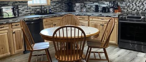 Frigorífic, microones, forn i placa de cuina