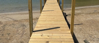 Beautiful 2 Bedroom Cabin with a lake view. South Toledo Bend