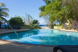 Outdoor pool - Penthouse villa on the beach, chef services available- extra cost. (Ocho Rios)