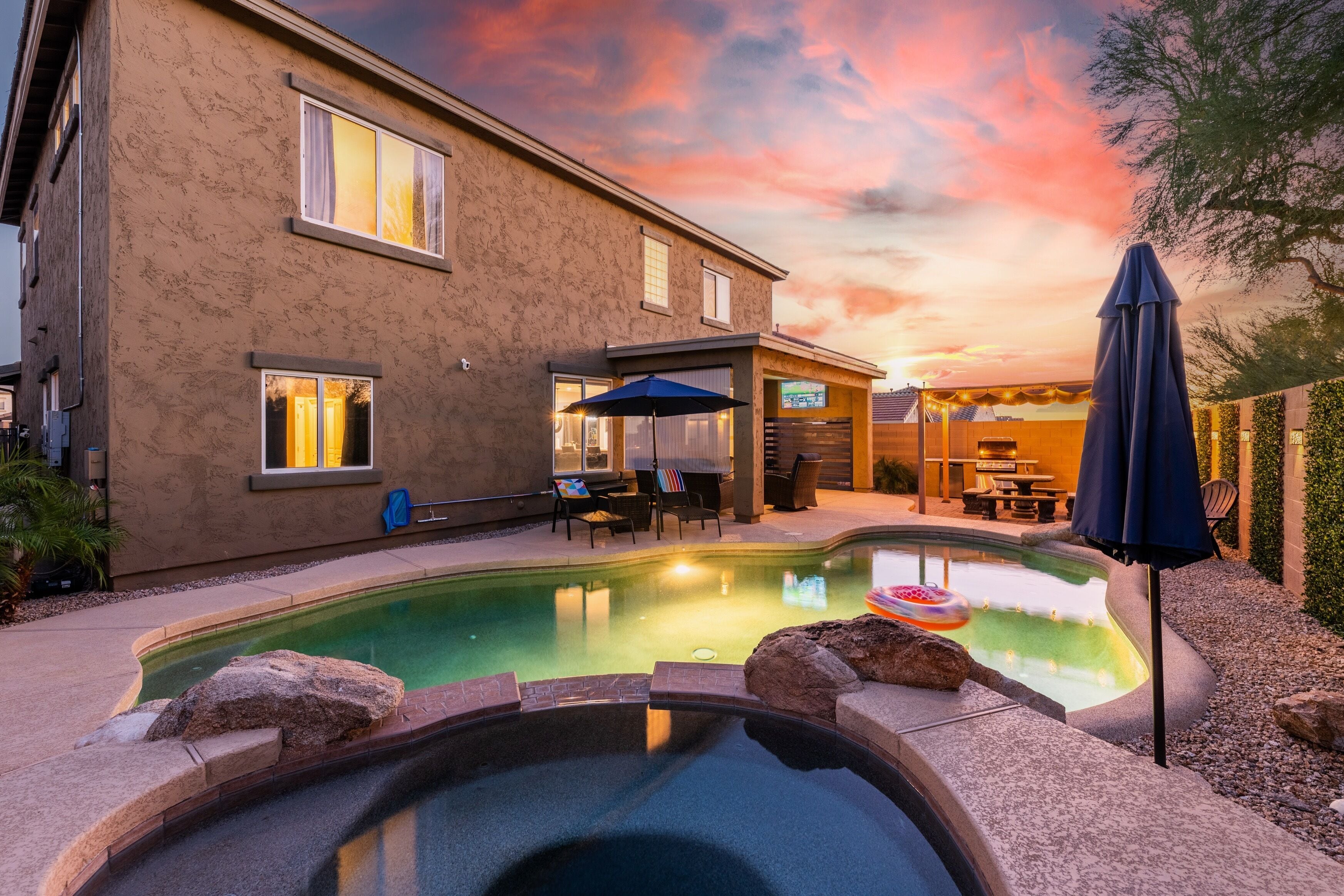 5 Bed| 3 Full bath home w/ rec room, private pool & hot tub!!