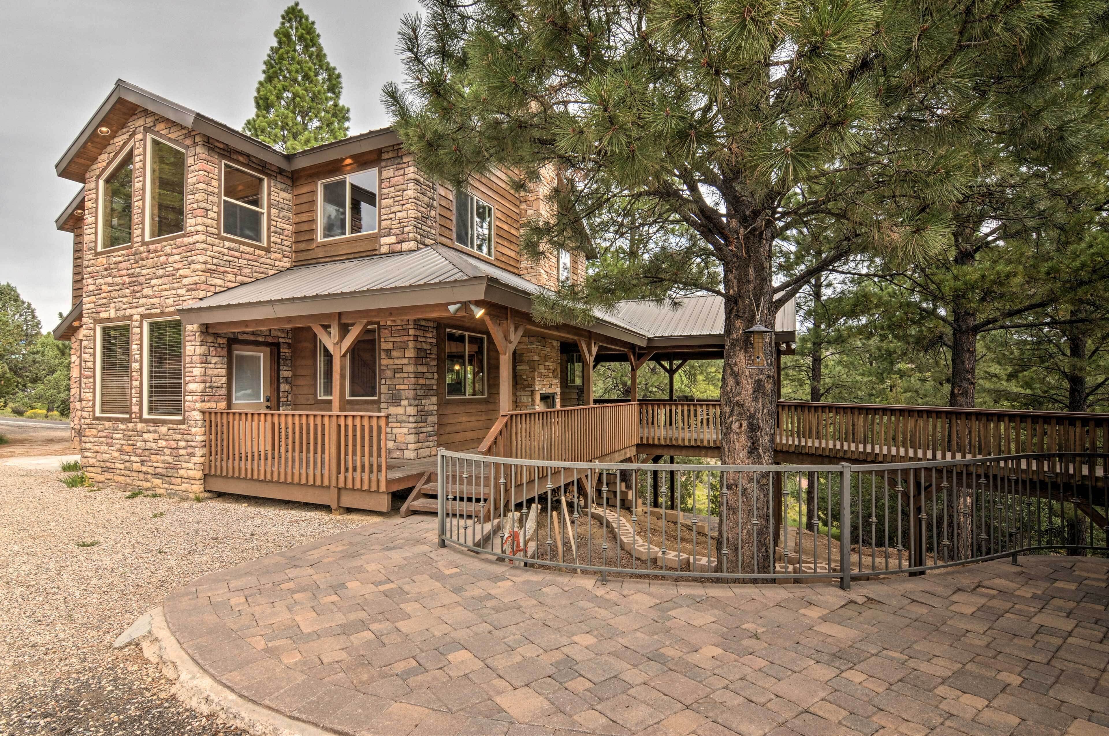 Idyllic Alton Escape ~ 37 Mi to Bryce Canyon!
