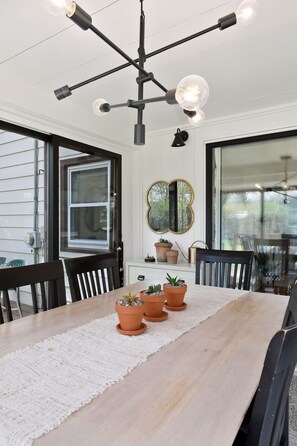 Dining - Gorgeous! Modern 3 Bed Home by Lake Mtka & Wayzata (Wayzata)