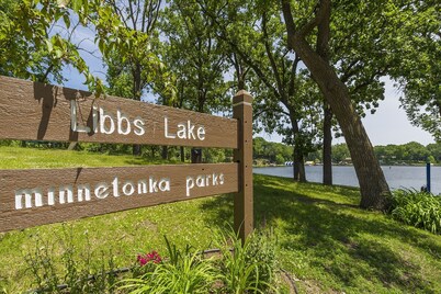 Gorgeous! Modern 3 Bed Home by Lake Mtka & Wayzata