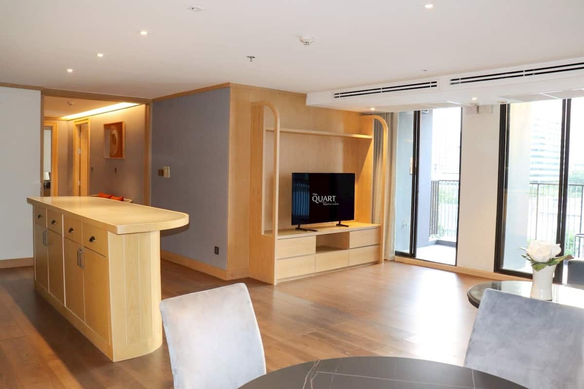 Two Bedrooms Penthouse Suite | บริเวณนั่งเล่น | ทีวีจอแอลอีดี 50 นิ้ว พร้อมช่องเคเบิล, ทีวี