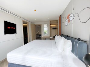 Suite, 1 Bedroom (View Room) | Hypo-allergenic bedding, minibar, in-room safe, desk - The Quart Ruamrudee by UHG (Bangkok)