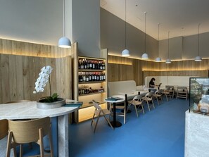 Coffee shop - The Quart Ruamrudee by UHG (Bangkok)