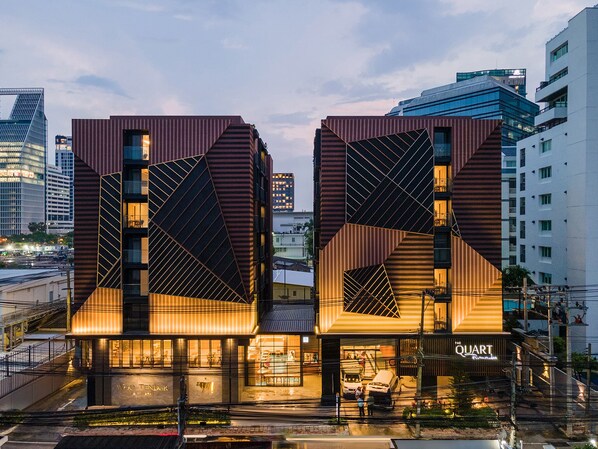 Front of property - The Quart Ruamrudee by UHG (Bangkok)