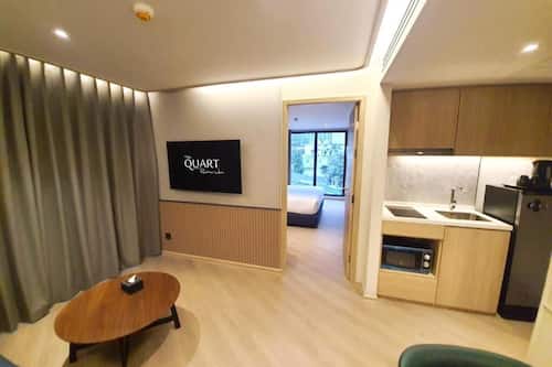 Literie hypoallergénique, minibar, coffres-forts dans les chambres