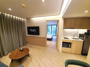 Minibar, in-room safe, desk, laptop workspace - The Quart Ruamrudee by UHG (Bangkok)