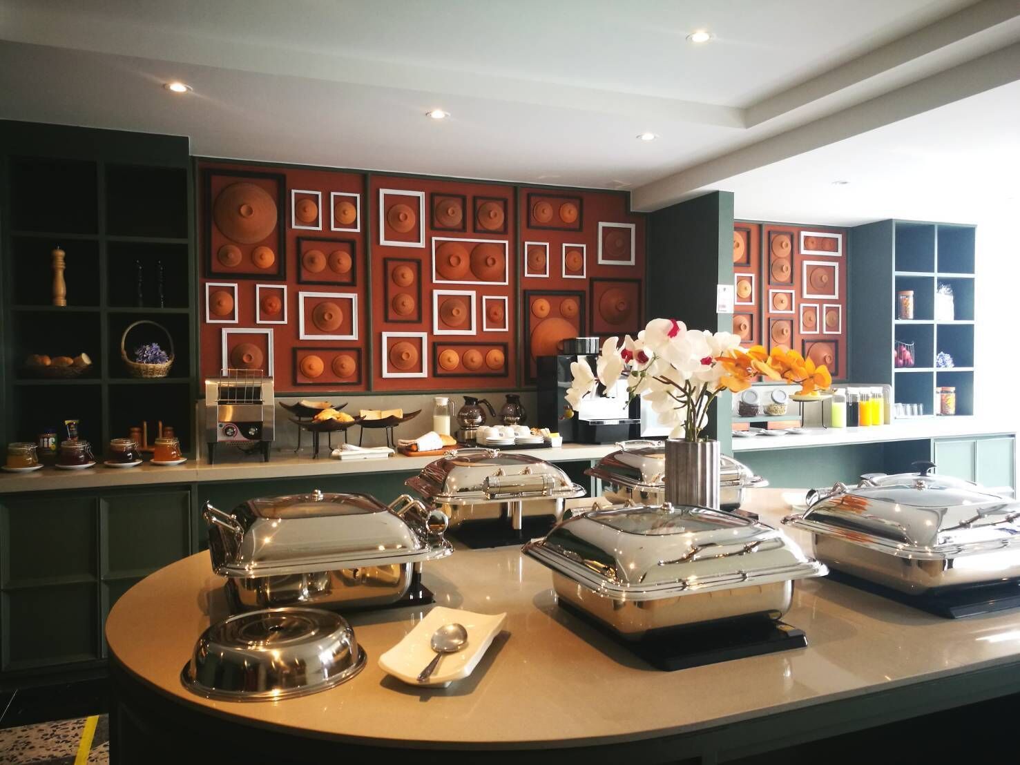 Petit déjeuner buffet (300 THB par personne)