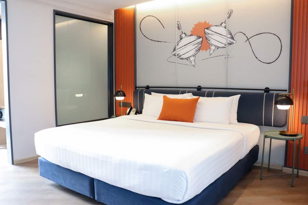 Superior King Room | เครื่องนอนป้องกันสารก่อภูมิแพ้, มินิบาร์, ตู้นิรภัยในห้องพัก, โต๊ะทำงาน