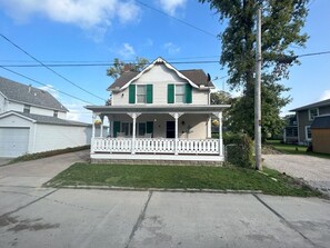 Exterior - Holiday House · Lakeview House on Rye Beach (Huron)