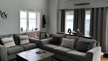 TV connectée, cheminée, chaßne hi-fi