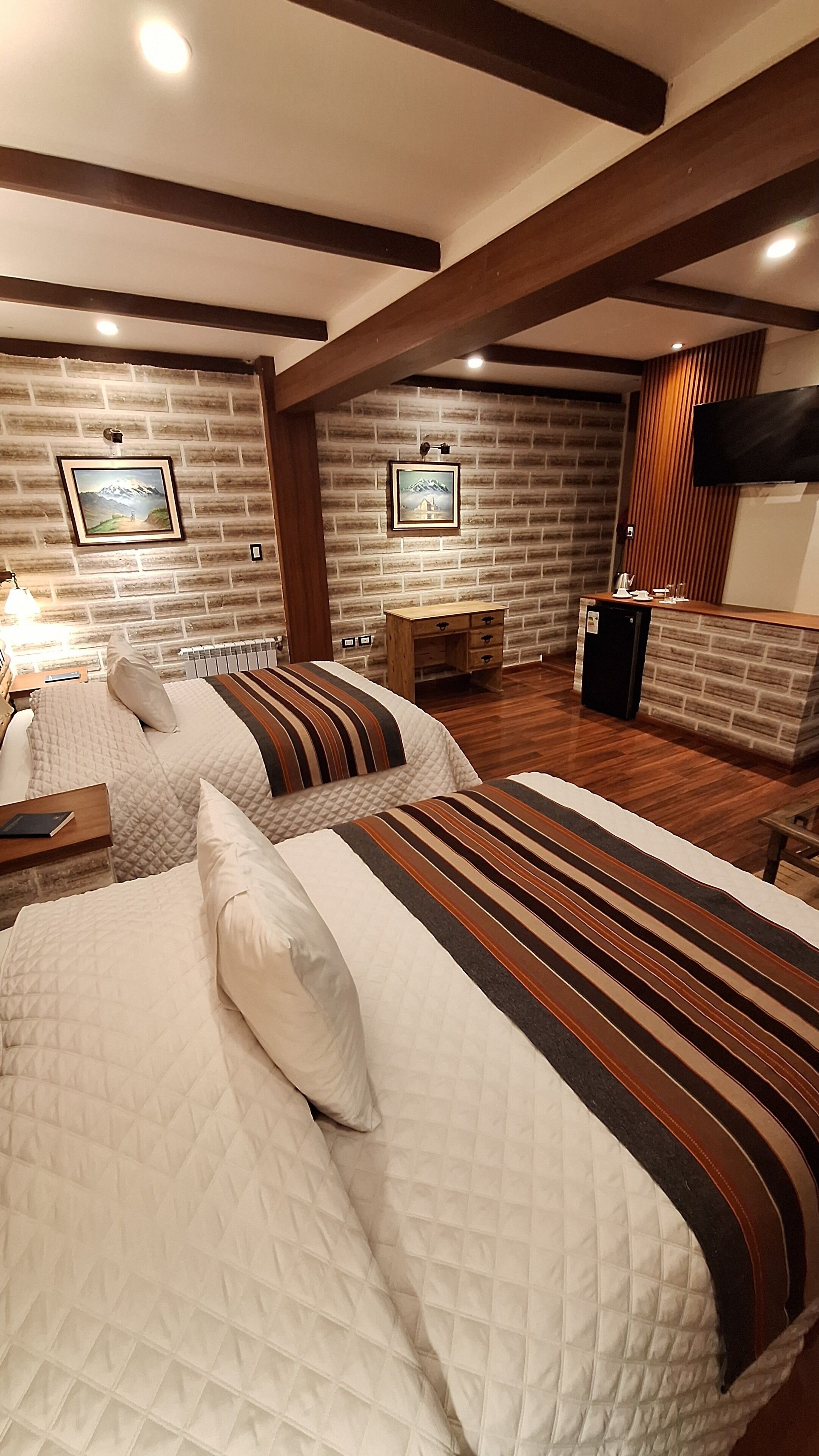 family room | free wifi, bed sheets