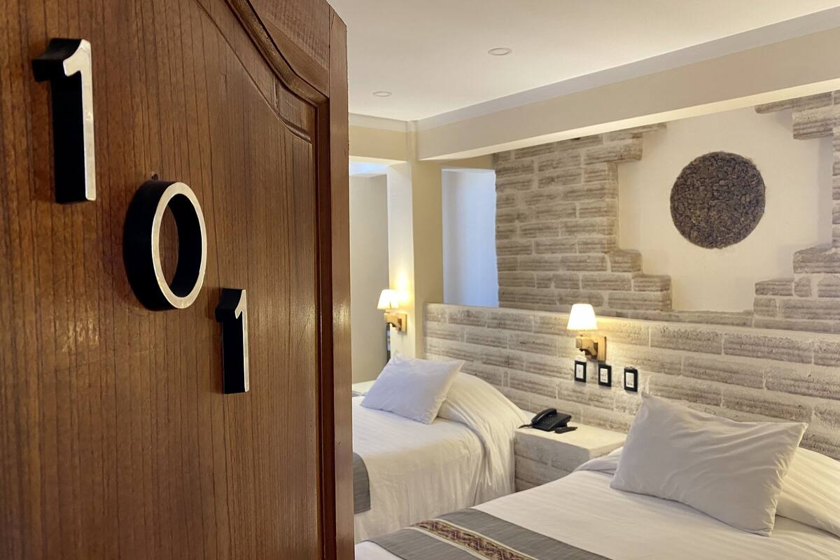 deluxe room | free wifi, bed sheets