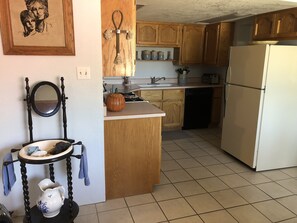 Private kitchen - Sierra Vista Western Hideaway (Sierra Vista)