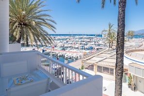 Property grounds - Comfortable Apartment at Yacht Club with Sea View, Wi-Fi, and Air Conditioning (Marbella)