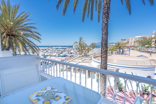 Property grounds - Comfortable Yacht Club Apartment with Sea View, Wi-Fi and Air Conditioning (Marbella)