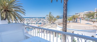 Comfortable Apartment at Yacht Club with Sea View, Wi-Fi, and Air Conditioning