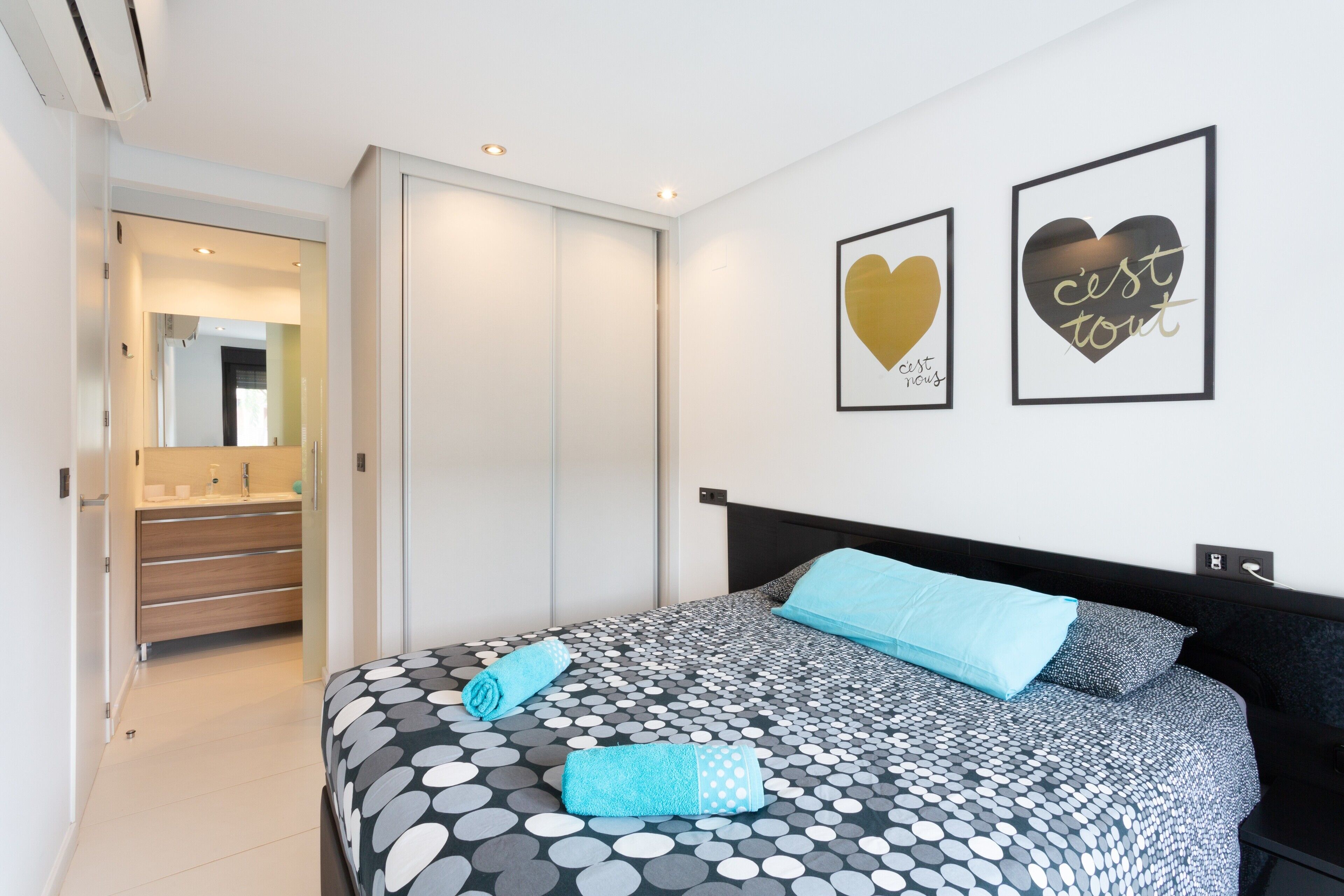 2 bedrooms, iron/ironing board, free WiFi, bed sheets