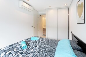 2 slaapkamers, een strijkplank/strijkijzer, gratis wifi, beddengoed