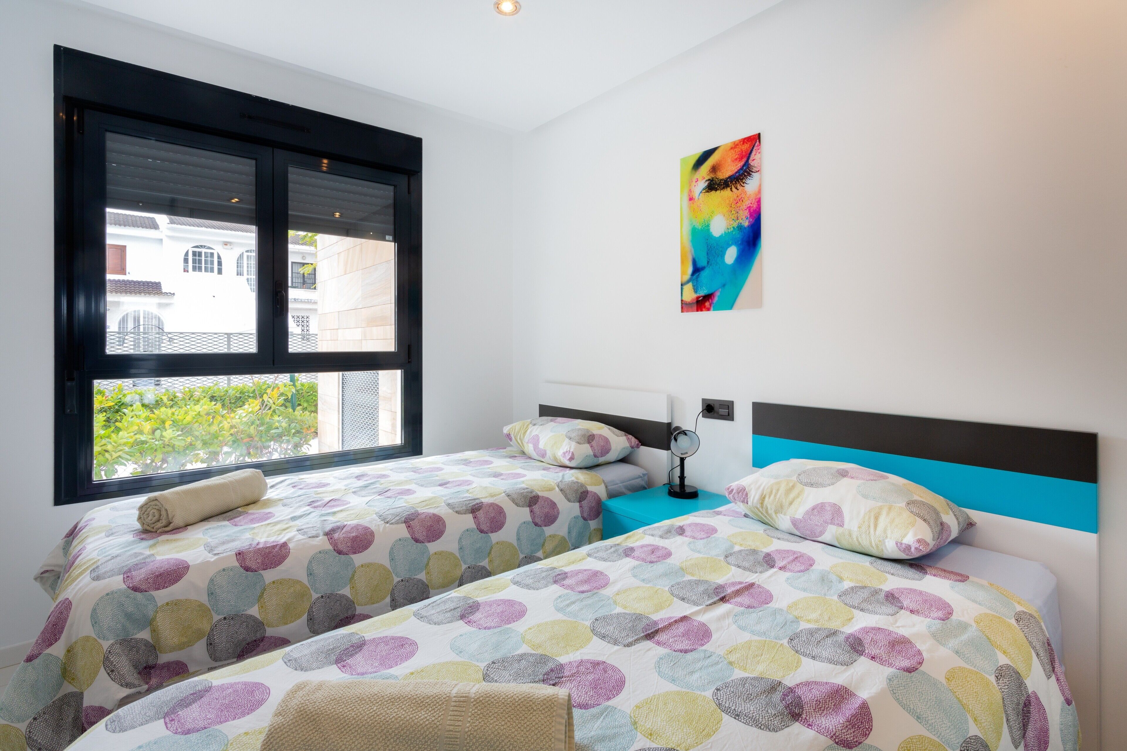 2 slaapkamers, een strijkplank/strijkijzer, gratis wifi, beddengoed