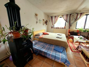 Iron/ironing board, WiFi, bed sheets