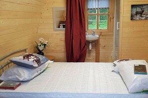 1 habitación y ropa de cama 