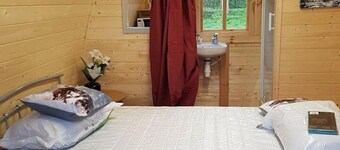 St Austell Glamping Pod with Spa Pool and Pets Ok