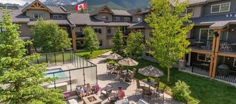 3BR, 1250SQFT, NATURE, HOT TUB, KING BEDS, PETS OK