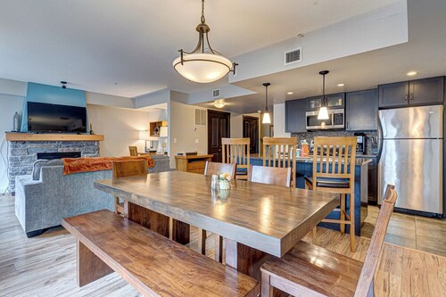 3BR, 1250SQFT, NATURE, HOT TUB, KING BEDS, PETS OK
