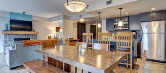 3BR, 1250SQFT, NATURE, HOT TUB, KING BEDS, PETS OK