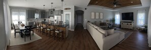 Smart TV - Lake Home w/three Wood Decks (Canyon Lake)