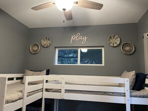 4 bedrooms, free WiFi, bed sheets