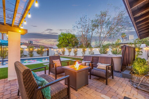 Terrace/patio - “Modern” Old Town Scottsdale, Resort Style yard, Baja HEATED Pool Hot Tub, BBQ (Scottsdale)