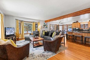 TV, fireplace, offices