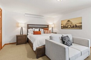 4 habitaciones, tabla de planchar con plancha, wifi y ropa de cama 