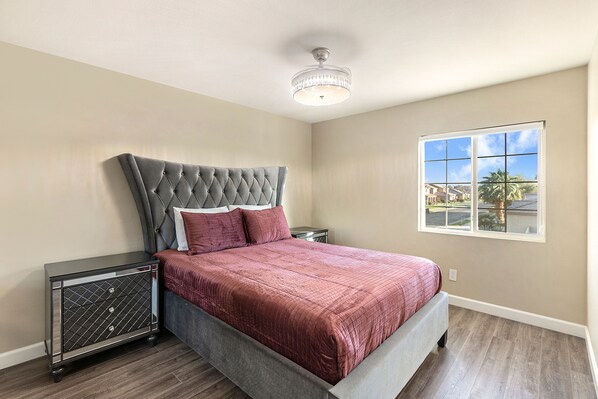6 bedrooms, desk, iron/ironing board, travel cot