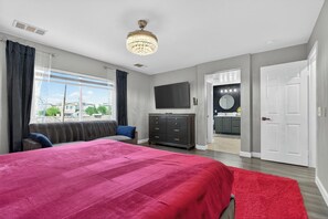 6 bedrooms, desk, iron/ironing board, travel cot