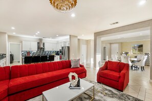 Smart-TV, Kamin, Videospiele, DVD-Player