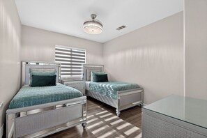 6 bedrooms, desk, iron/ironing board, travel cot