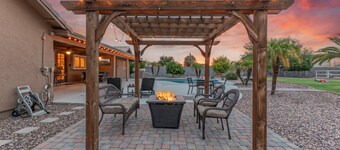 PEACEFUL: One Story, 1 Acre Lot, Htd POOL, Fire Pit, Cornhole, 3 Bikes, TVs All BRs, RV Parking