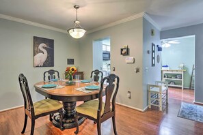 Dining - Burke Family Home w/ Deck & Easy City Access! (Burke)