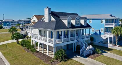 Spacious Kure Beach Home w/ Wraparound Deck, 1 Block to Private Beach Access, 5 BR, Dogs OK
