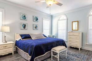 6 soverom, strykejern/-brett, reiseseng for barn og wi-fi (inkludert)